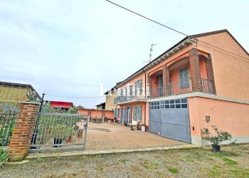 Facciata - Villa via Maestra, 222, Casale Monferrato - foto 3