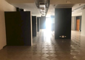 Interno non residenziale - Magazzino Volpago del Montello - foto 2