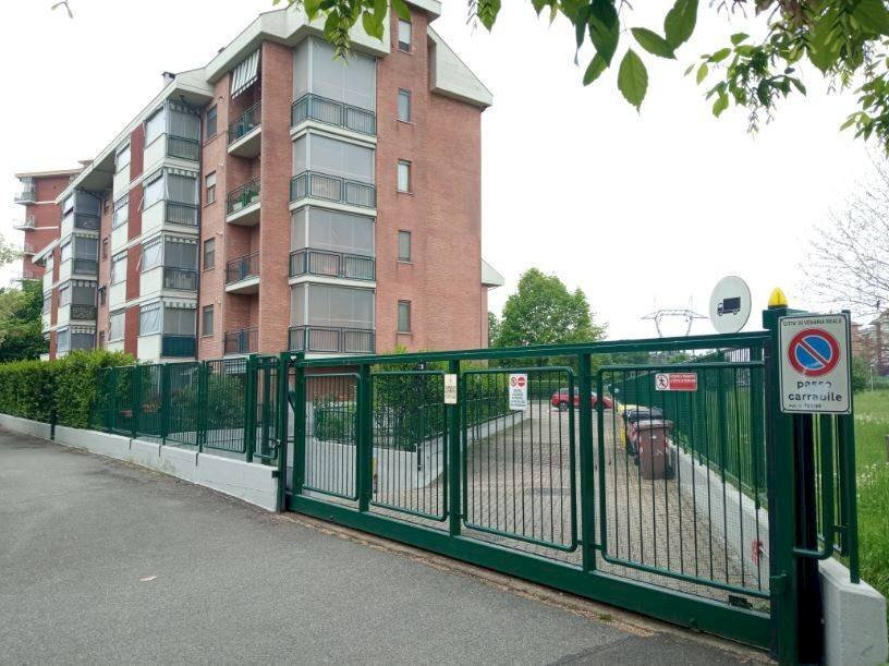 Facciata - Box via Ermes Bazzanini, Venaria Reale - foto 1