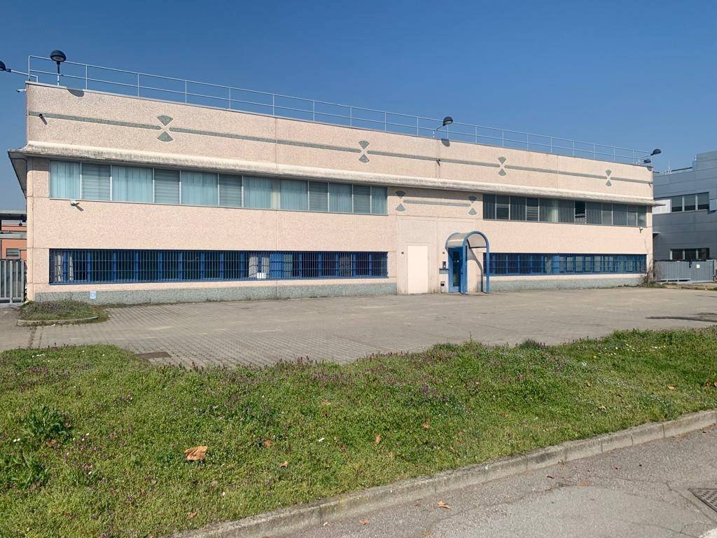 Magazzino - Capannone via Fratelli Rosselli, Trezzano sul Naviglio - foto 1