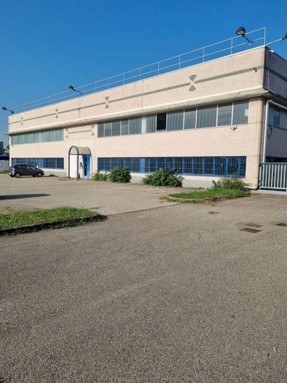 Magazzino - Capannone via Fratelli Rosselli, Trezzano sul Naviglio - foto 2