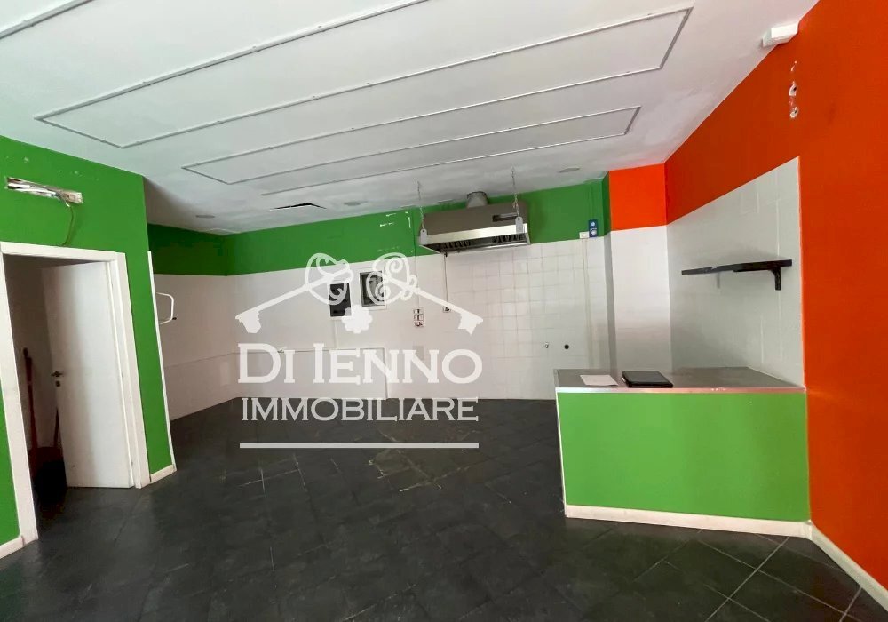 Shop Via Renato Simoni, Roma - photo 3