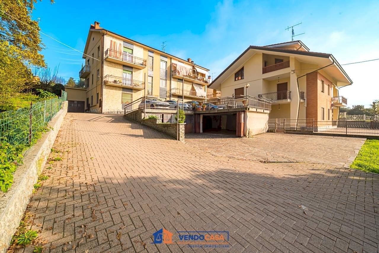 Stabile - Palazzo Santa Vittoria d'Alba - foto 2