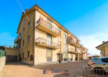 Stabile - Palazzo Santa Vittoria d'Alba - foto 1