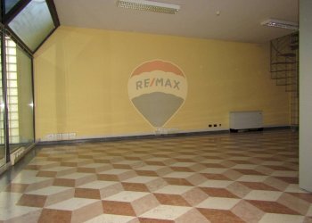 Ufficio Piazzale Teggia 
 Centro, Sassuolo, Sassuolo - foto 13