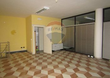 Ufficio Piazzale Teggia 
 Centro, Sassuolo, Sassuolo - foto 37