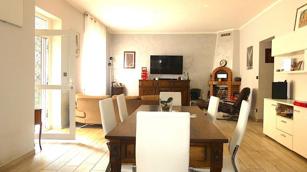 Salone - Appartamento via Andrea Corsini, Pino Torinese - foto 1