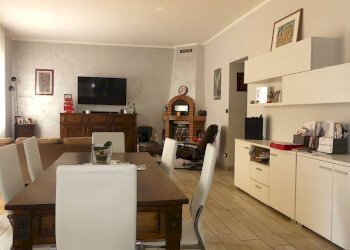 Salone - Appartamento via Andrea Corsini, Pino Torinese - foto 2