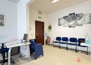 ingresso attesa - Office Via dell' Artigianato 11, Livorno - photo 1