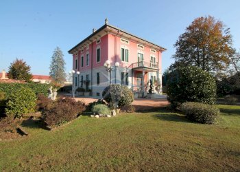 Villa Via Armando Diaz, 38, Magnago - foto 1