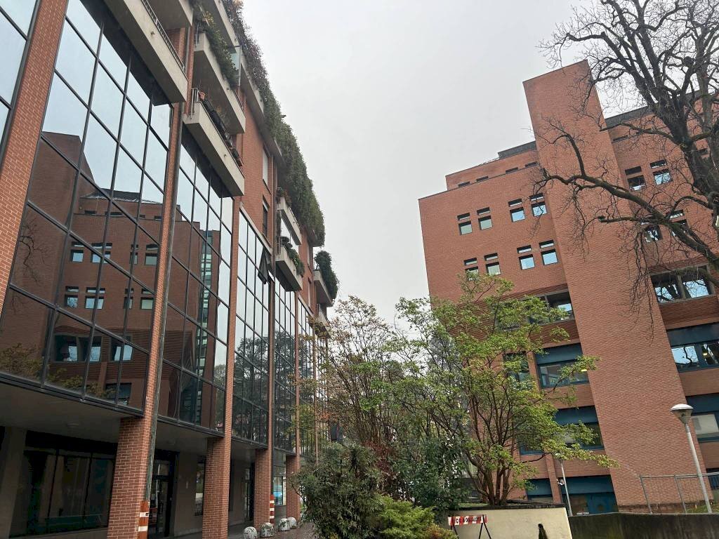 Facciata - Ufficio via Camillo Finocchiaro Aprile, Varese - foto 2