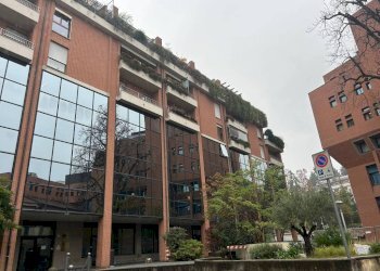 Facciata - Office via Camillo Finocchiaro Aprile, Varese - photo 1