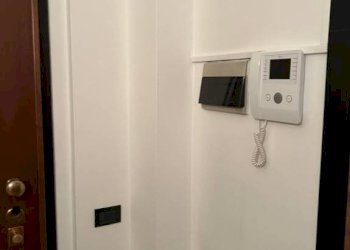 Interno appartamento - Office via Camillo Finocchiaro Aprile, Varese - photo 8