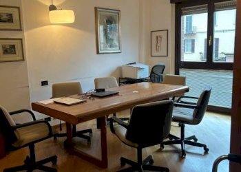 Stanza arredata - Office via Camillo Finocchiaro Aprile, Varese - photo 10