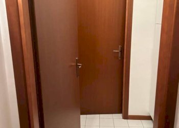 Interno appartamento - Office via Camillo Finocchiaro Aprile, Varese - photo 13