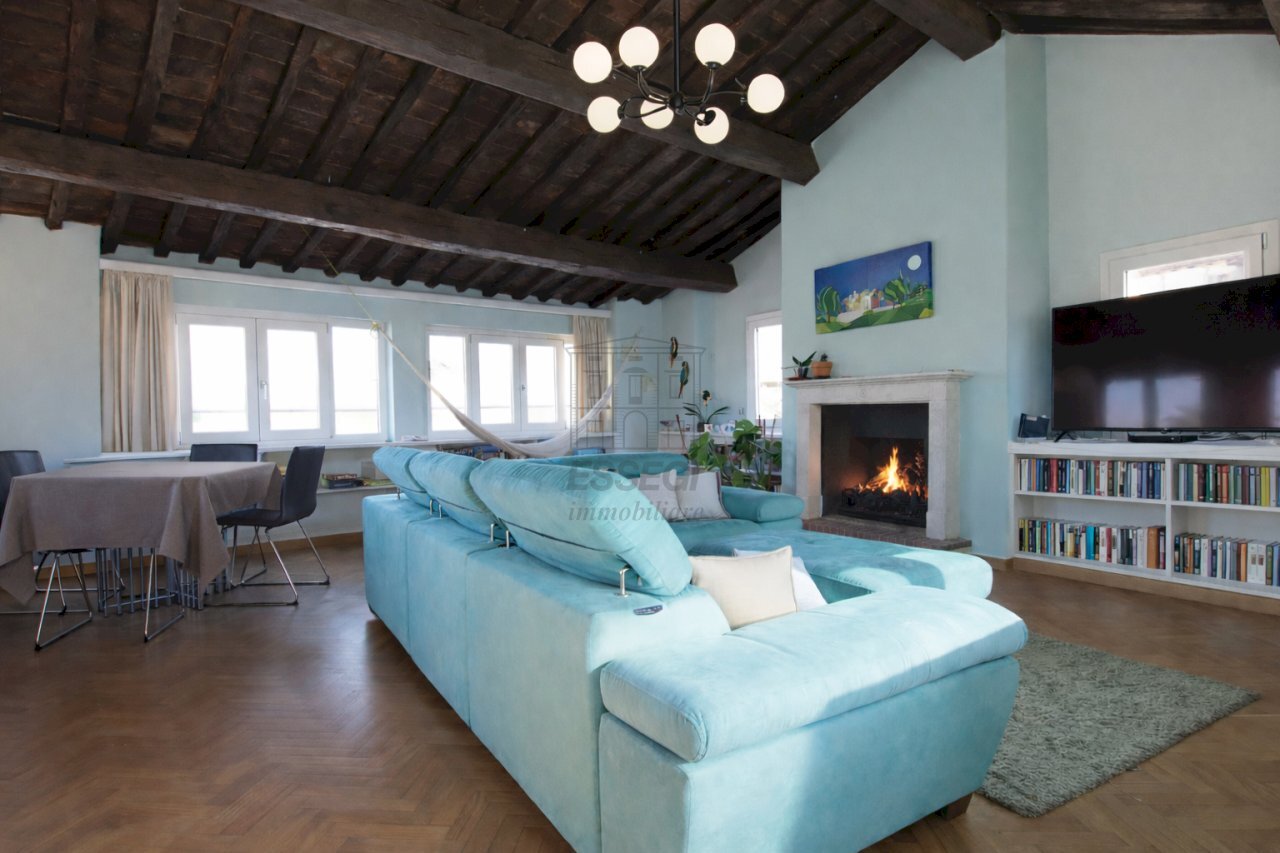 vendesi piano alto con terrazzopng - Appartamento Piazza del Salvatore 7, Lucca - foto 3