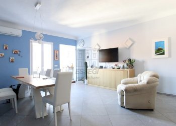 vendesi appartamento ristrutturato con terrazzaIMG - Appartamento Piazza del Salvatore 7, Lucca - foto 6