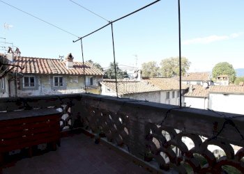 vendesi appartamento ristrutturato con terrazzaIMG - Appartamento Piazza del Salvatore 7, Lucca - foto 13