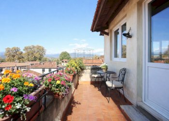 vendesi piano alto con terrazzo.png - Appartamento Piazza del Salvatore 7, Lucca - foto 1