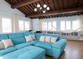 vendesi piano alto con terrazzo.png - Appartamento Piazza del Salvatore 7, Lucca - foto 2