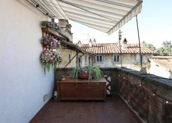 vendesi piano alto con terrazzo.png - Appartamento Piazza del Salvatore 7, Lucca - foto 15