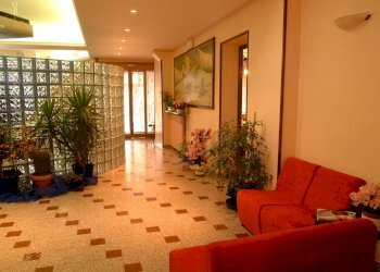 DSCF0005.JPG - Locale Commerciale Piazza III alpini 4, Perosa Argentina - foto 11