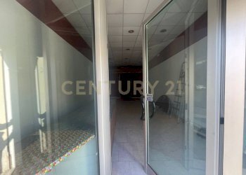 porta di ingresso - Locale Commerciale Via Guglielmo Oberdan 27, Grosseto - foto 4