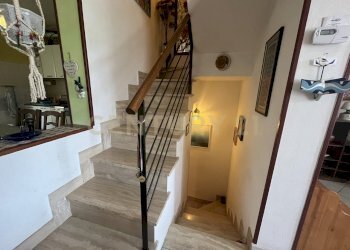 scala int dal giorno.jpg - Villa a Schiera via della pace  7, Montalcino - foto 24