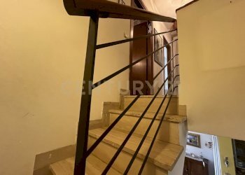 scala int..jpg - Villa a Schiera via della pace  7, Montalcino - foto 25