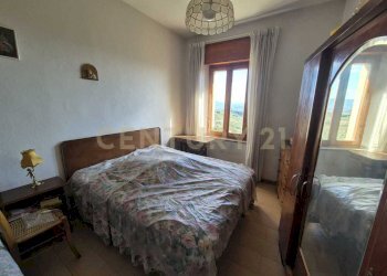 SECONDA CAMERA .jpg - Four-room apartment Via del Borgo 25, Civitella Paganico - photo 11