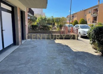 20230616100702-769337-1.jpg - Locale Commerciale Via Paolieri 14, Orbetello - foto 2