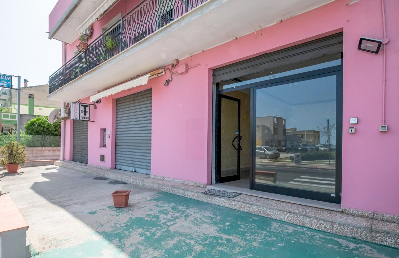 vetrina (1) - Commercial Premises Quartucciu - photo 2