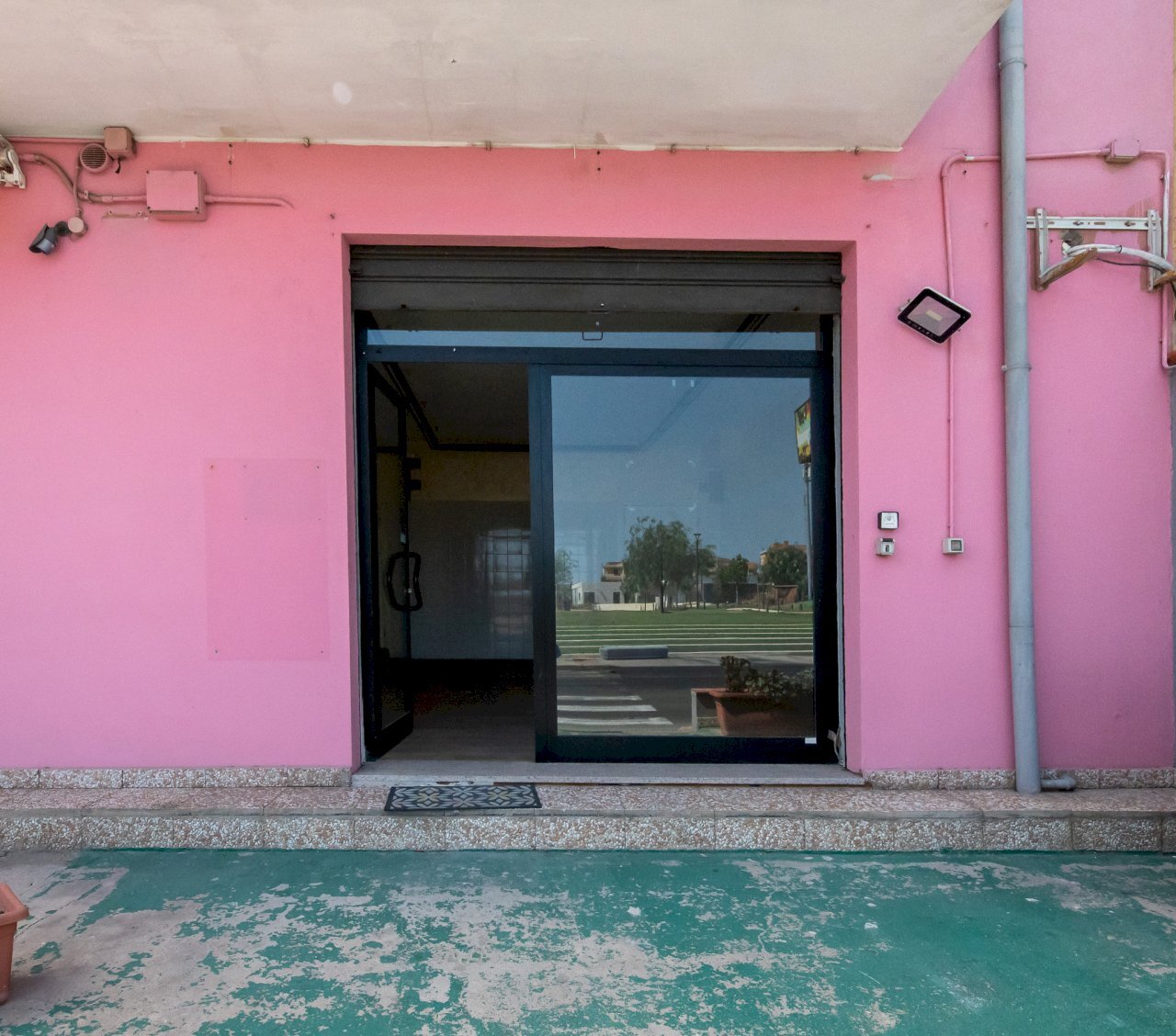 vetrina (2) - Commercial Premises Quartucciu - photo 3