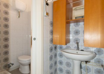 bagno e anti - Commercial Premises Quartucciu - photo 13