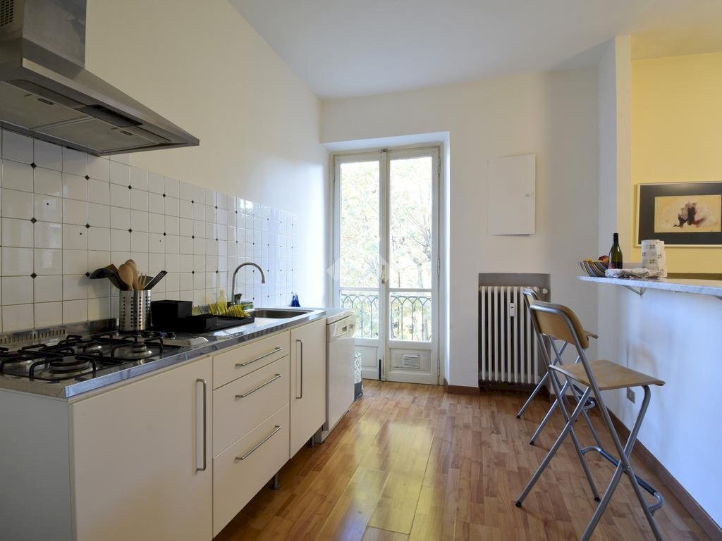 Four-room apartment Via Martiri della Libertà, Torino (neighborhood Borgo Po) - photo 1