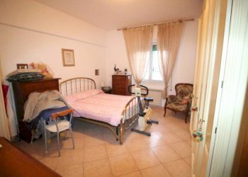 Camera da letto - Three-room apartment salita Lorenzo Cappelloni, Genova - photo 8