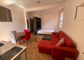 Salone - Monolocale via Santo Stefano, Bologna (zona Centro Storico) - foto 2