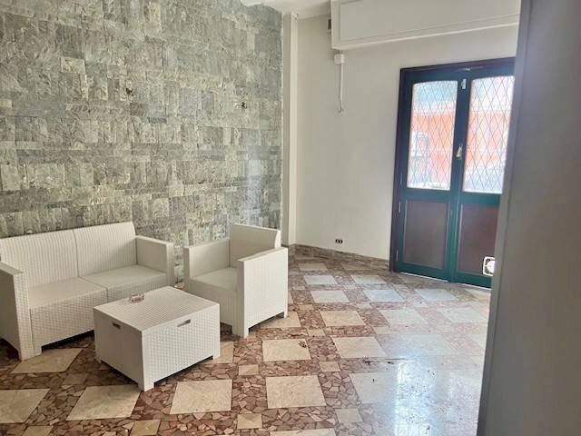 Stanza non arredata - Negozio via Sant'Isaia, 124, Bologna (zona Centro Storico) - foto 1