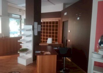 Interno non residenziale - Negozio via Giacomo Matteotti, Carpi - foto 2