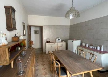 Cucina - Appartamento via Martiri e Caduti per la Libertà, Demonte - foto 1