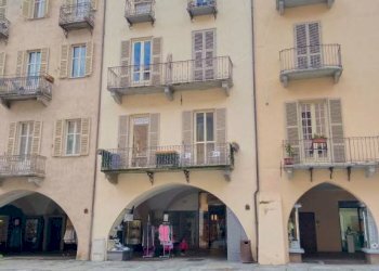 Facciata - Negozio via Roma, 47, Cuneo (zona Centro) - foto 7