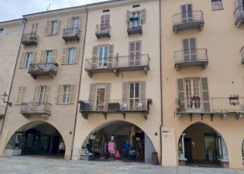 Facciata - Negozio via Roma, 47, Cuneo (zona Centro) - foto 8