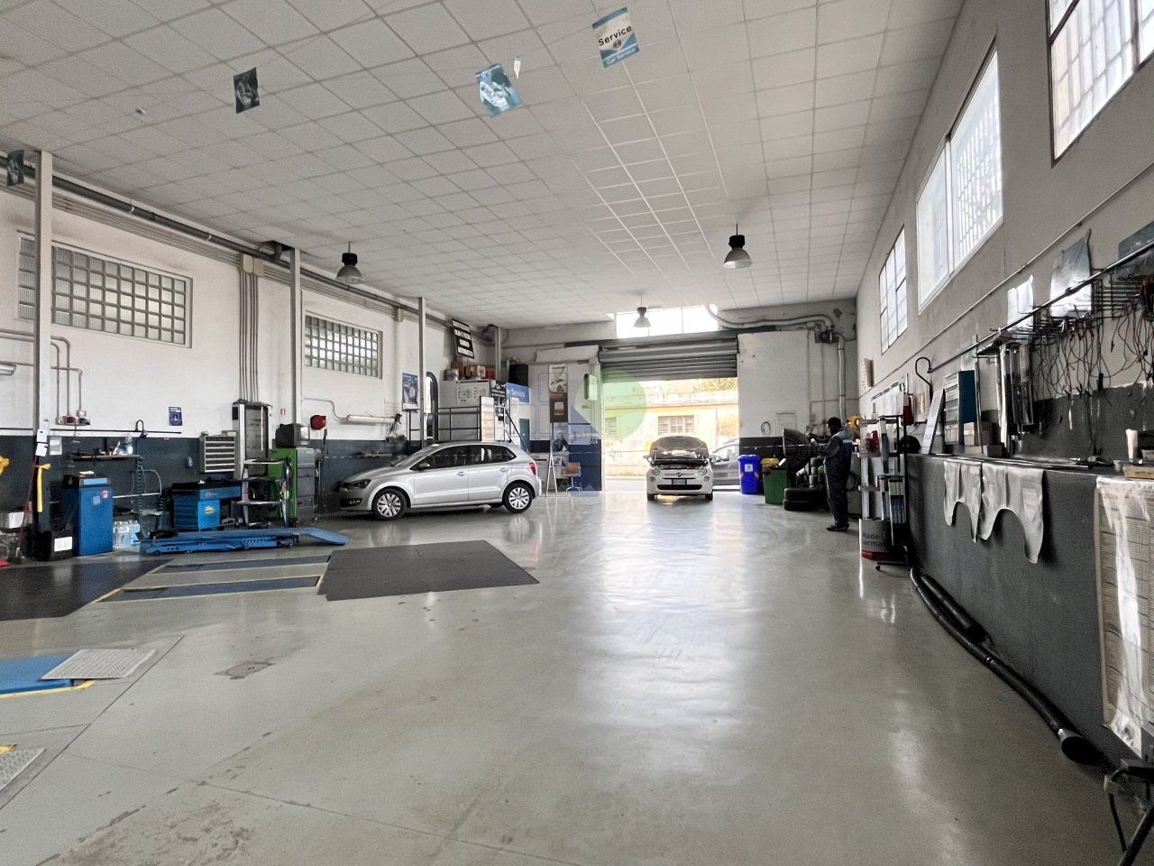 interno capannone - Locale Commerciale Via Francesco Pera 88, Livorno - foto 1