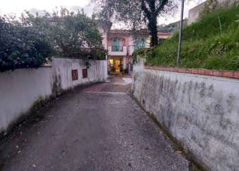 thumbnail_107512b3-2a22-4874-8680-a8cf1fac8bd1.jpg - Casa semi indipendente Via Cavour 15, Carrara - foto 2