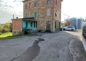 WhatsApp Image 2024-11-14 at 10.36.41.jpeg - Trilocale Varano de' Melegari - foto 1