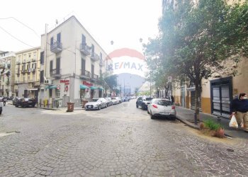 Trilocale Napoli (zona Mercato) - foto 4
