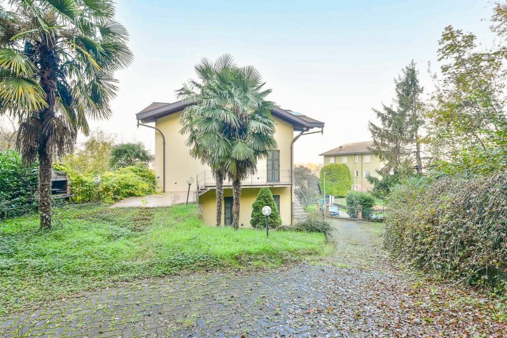 Giardino - Villa via Statale dei Giovi, Vertemate con Minoprio - foto 2