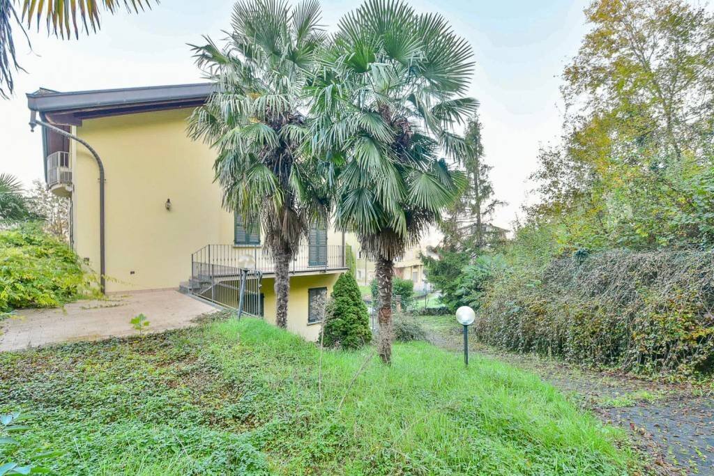 Giardino - Villa via Statale dei Giovi, Vertemate con Minoprio - foto 3