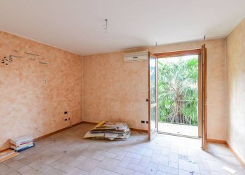 Stanza non arredata - Villa via Statale dei Giovi, Vertemate con Minoprio - foto 11