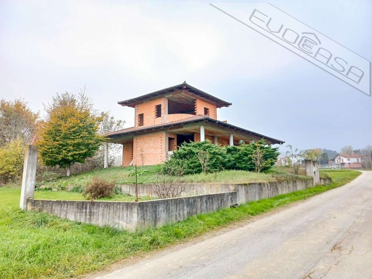 Villa via Barge snc, Bagnolo Piemonte - foto 1